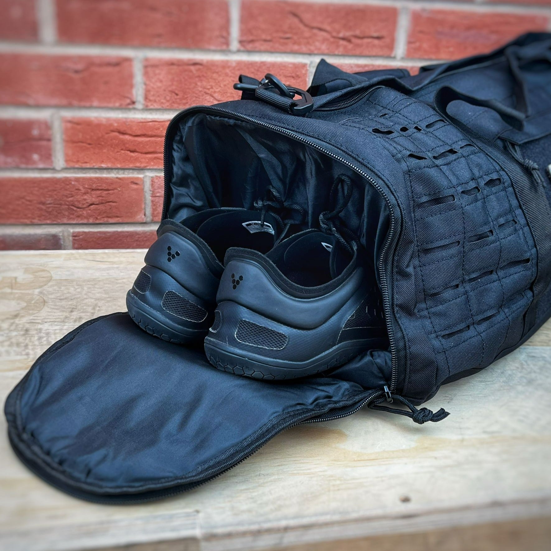 Duffel bag, show compartment