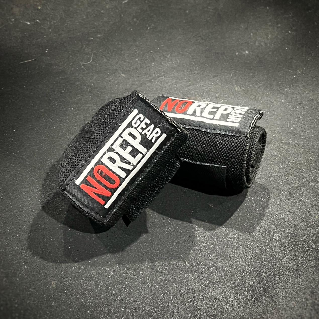 Storage of wrist wraps, lifting support